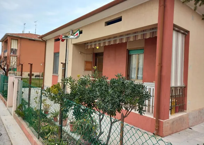 Casa Di Adele Con Giardino Privato A 150 Mt Dal Mare