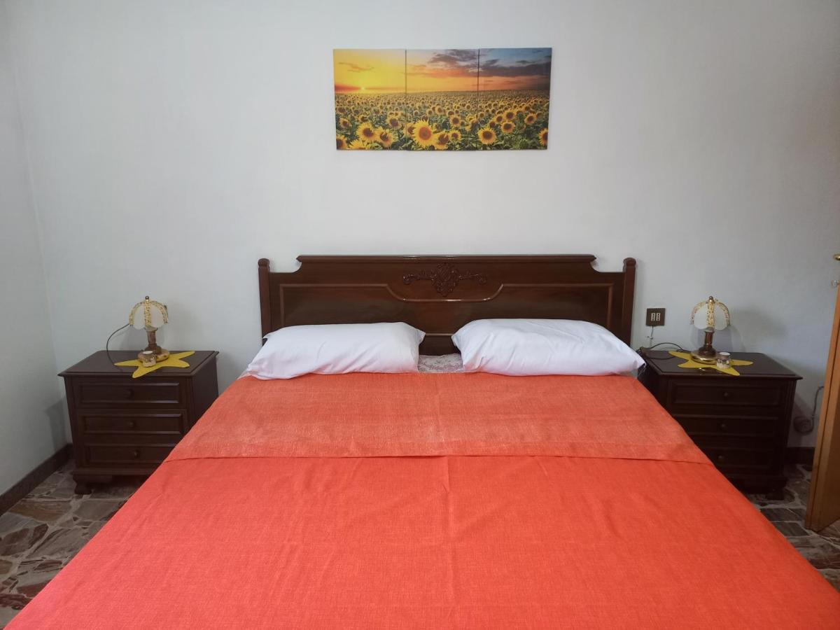 Casa Di Adele Con Giardino Privato A 150 Mt Dal Mare