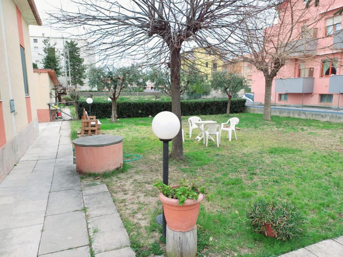 Casa Di Adele Con Giardino Privato A 150 Mt Dal Mare