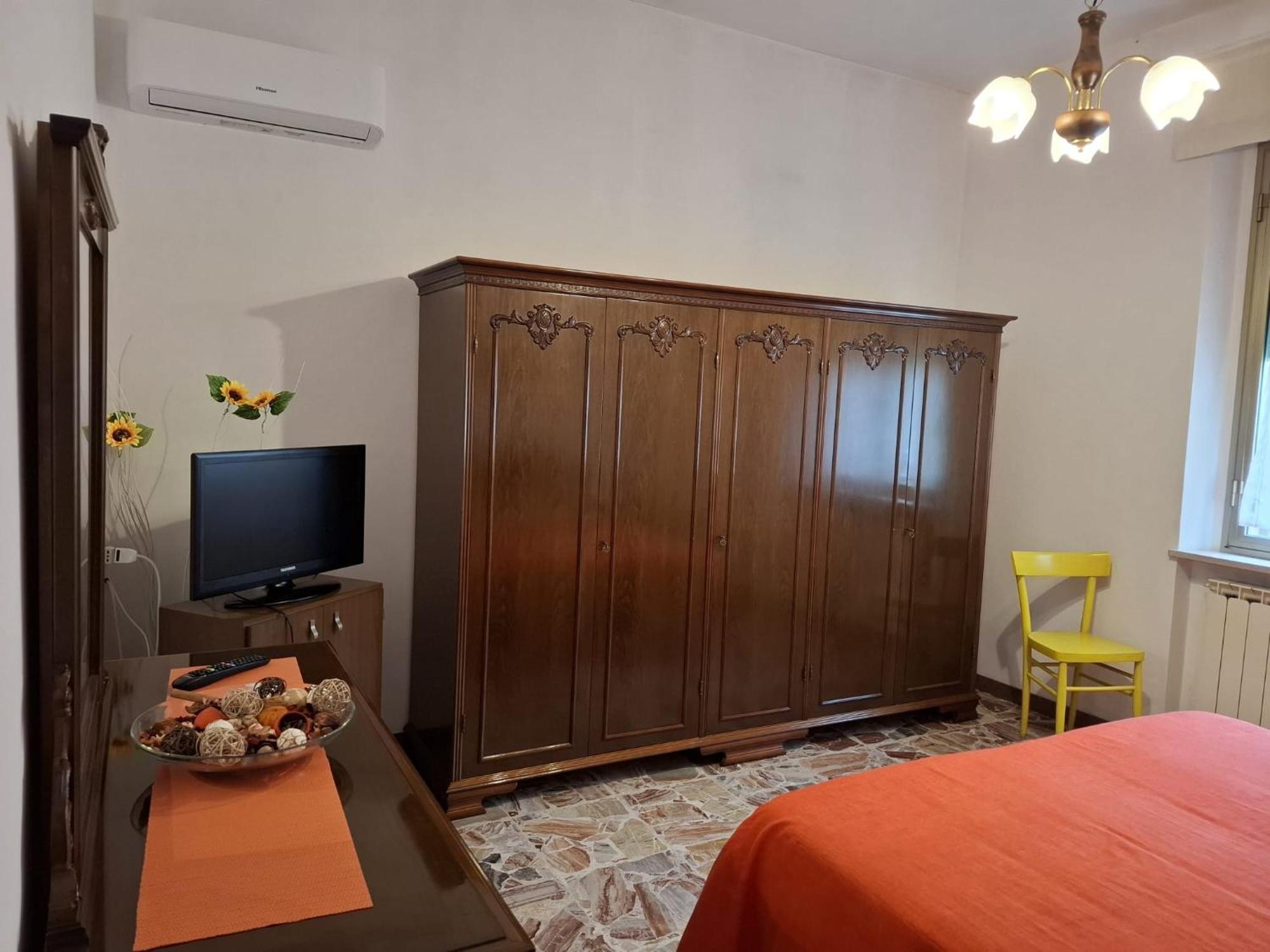 Casa Di Adele Con Giardino Privato A 150 Mt Dal Mare Casa de Férias